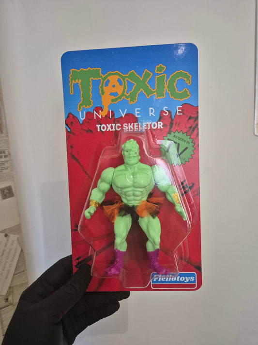 Toxic Skeletor 2.0 Glow in the dark figure #4